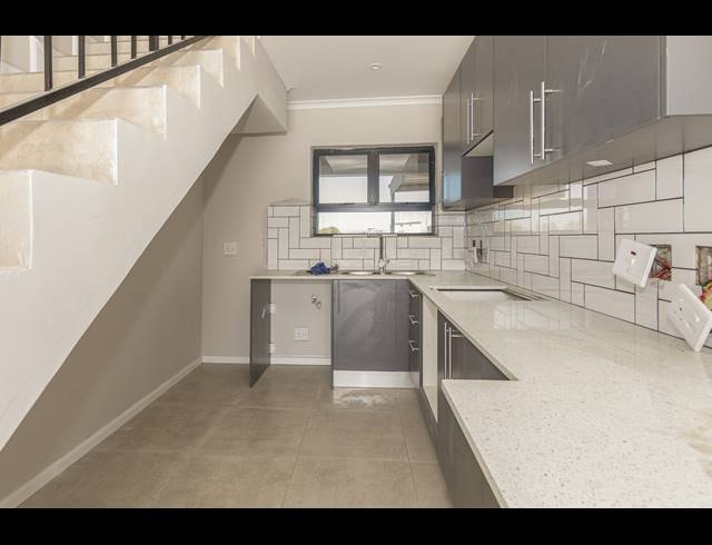 2 BEDROOM APARTMENT FOR SALE IN TABLE VIEW